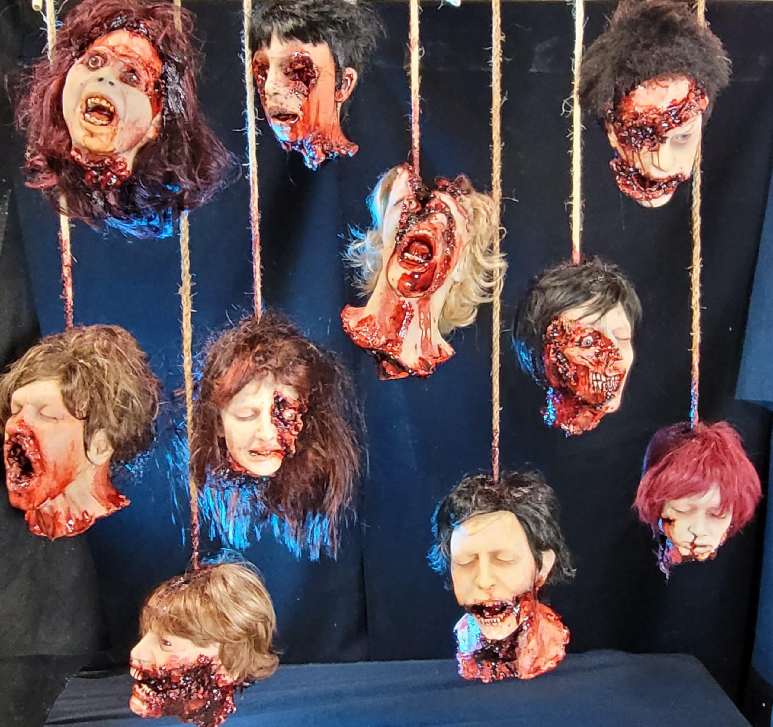 HANGING HEAD SET – BLOODY