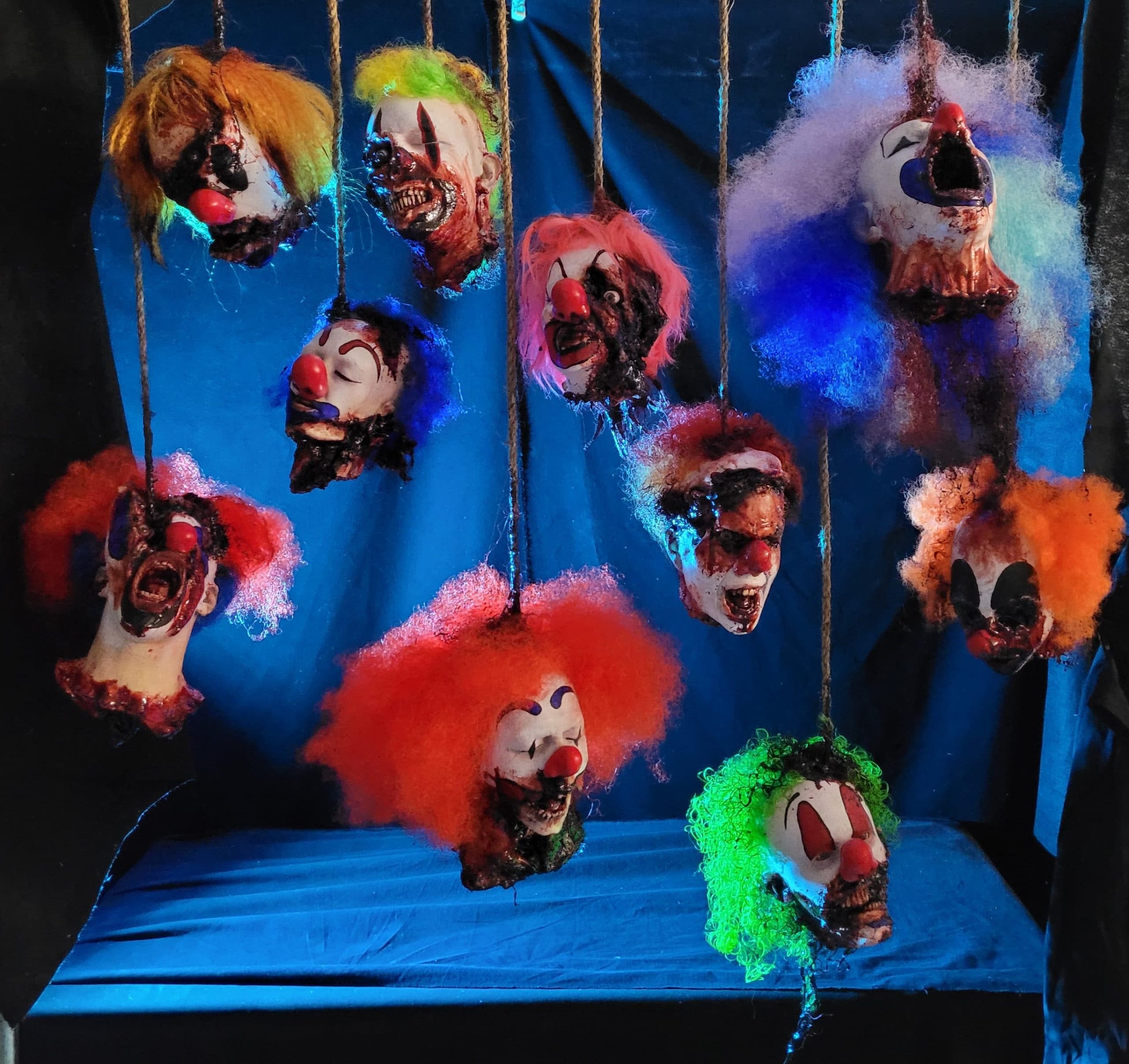 HANGING HEAD SET – CLOWN